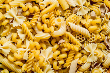 Different types of pasta dry.