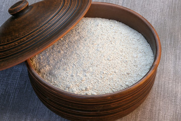 Whole grain rye flour coarsely ground