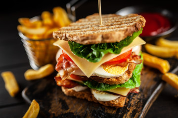 Tall club sandwich