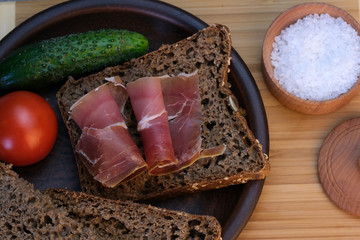 Sandwich with dried red meat