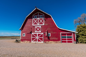 red barn © Robert