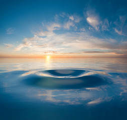 Fototapeta premium Circular water pulse in the ocean at dusk or dawn