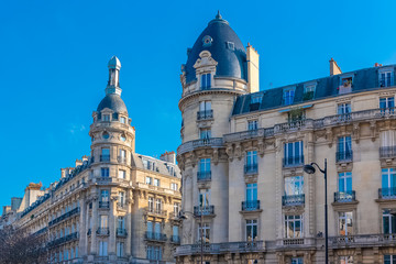 Fototapeta na wymiar Paris, beautiful building in a chic area, typical parisian facade