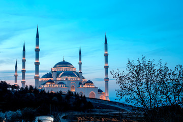 Obraz premium Istanbul Camlica Mosque or Camlica Tepesi Camii, Istanbul, Turkey