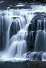 Fototapeta na wymiar Waterfall on Lewis River