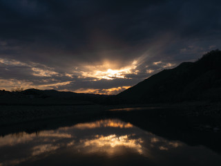 Obraz premium sunset in the mountains by the river Ukraine