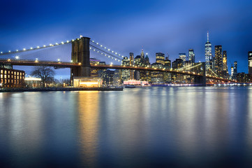 Naklejka na ściany i meble Brooklyn Bridge at night.
