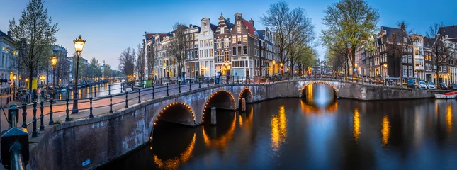 Fototapete Brücken Nachtansicht der Leidsegracht-Brücke in Amsterdam, Niederlande