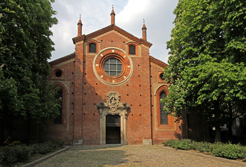 Milano, facciata della chiesa di San Pietro in Gessate