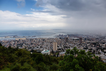Fototapeta na wymiar Beautiful view of a city on the coast of Mediterranean Sea during a cloudy day. Taken in Haifa, Israel.