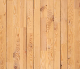 simple and smooth recycled wood panel obtained from a pallet and assembled vertically