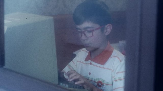 Kid using old computer