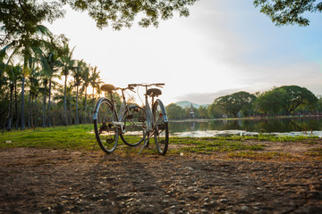 Fototapeta na wymiar Little break on the lake, evening landscape with bicycles