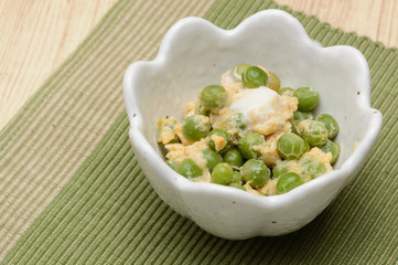 エンドウ豆の卵とじ