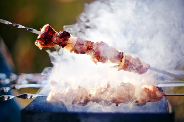 Grilling marinated shashlik