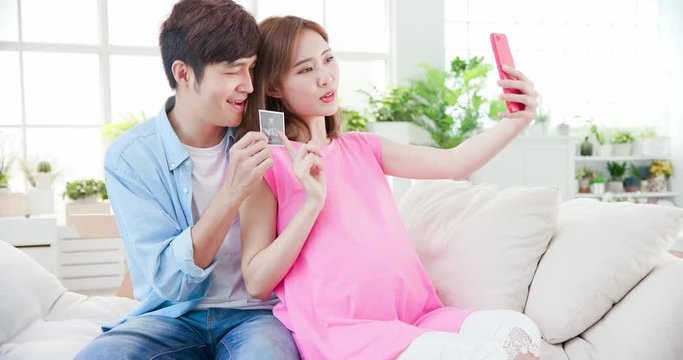 couple video chat with smartphone