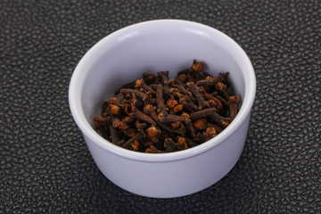 Dry clove seeds