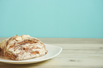 Bread on the table. rustic bread. French bread. テーブルの上のパン。リュスティック、フランスパン。
