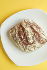 Bread on the table. rustic bread. French bread. テーブルの上のパン。リュスティック、フランスパン。