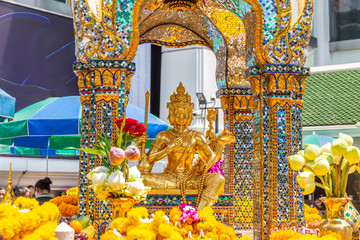 Thao Maha Brahma or Erawan shrine Important and popular places or landmark in Bangkok Thailand. - obrazy, fototapety, plakaty