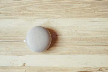 AI speaker on the table.  テーブルの上のAIスピーカー