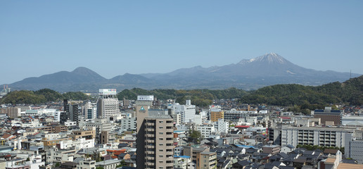 鳥取県米子市の飯山から見た市街地と伯耆富士大山
