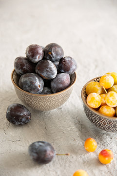 Damson & mirabelle plum in bowl