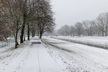 Obraz premium Elsterdamm im Winter