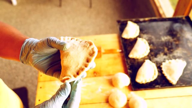 Baking Empanadas, How to seal them so the filling doesn't leak.