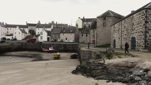 Carte Postale Ancienne De Portsoy (Écosse) - Monument Aux Morts Et Vues De La Ville - AA16782
