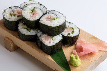 日本料理の寿司の人気なネギトロ巻き居酒屋寿司屋