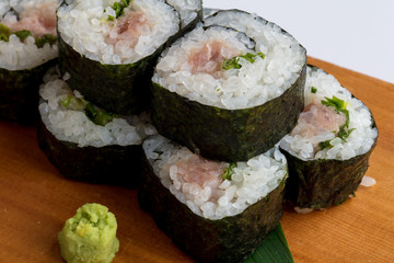 日本料理の寿司の人気なネギトロ巻き居酒屋寿司屋