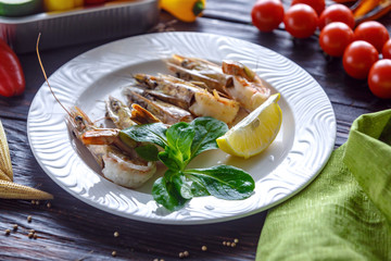 Boiled king prawns with lemon.