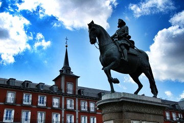 Fototapeta na wymiar Equestrian statue of Felipe III in Plaza Mayor of Madrid