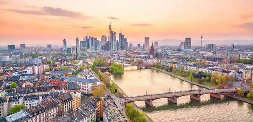 Blick auf die Frankfurter Skyline in Deutschland © f11photo