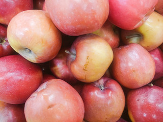 Red and green apple fruits in a supermarket