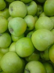 Red and green apple fruits in a supermarket