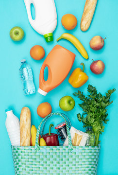 Shopping bag with fresh grocery products