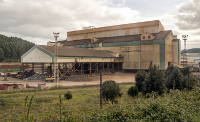 Obraz premium Industry of the north of Spain in a cloudy day