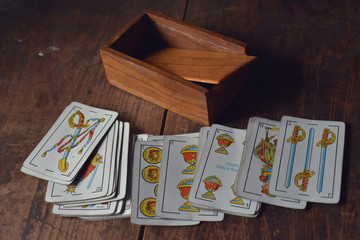 Baraja de carta española, caja para guardar las cartas