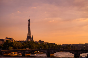 Fototapeta na wymiar Eiffel tower at sunset