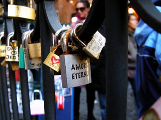 amore eterno eternal love lock italy rome dolce vita