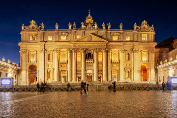 Fototapeta premium Saint Peter Basilica building in Vatican Rome