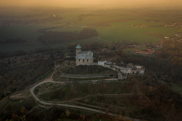 Kunětice Mountain sits in a plain, above which it rises 82 meters (305 m above sea level). Geologically, the mountain is a laccolith, dating from the Cenozoic era. Toward the end of the 19th century.