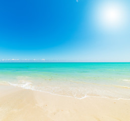 Fototapeta na wymiar Sun shining over Miami Beach shore