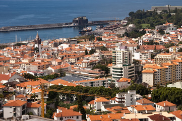 Blick über das Zentrum von Funchal auf Madeira