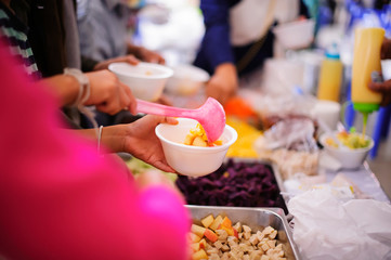 The hands of the rich give food to the hands of the poor : The concept of sharing : Volunteers Share Food to the Poor