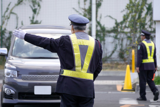 駐車場の警備員