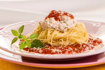 Espaguete  italiano servida com ricota
