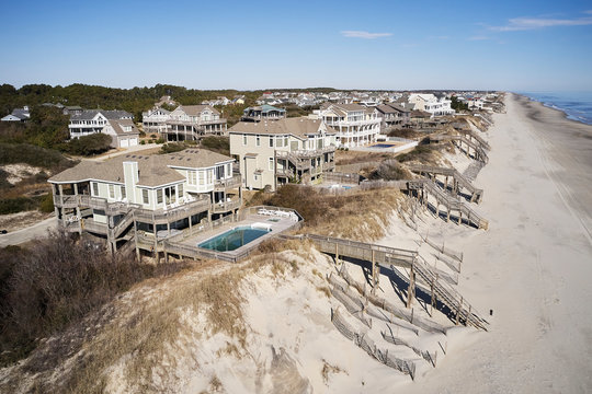 USA. North Carolina, Corolla, Atlantic Ocean, Outer banks, homes facing the shoreline